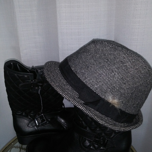 Boots - Picture 6 of 8